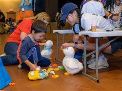 Cómo ayudar a las familias afectadas por el cáncer infantil o los trastornos de la sangre