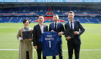 At Parc des Princes located in Paris, Paris Baguette and Paris Saint-Germain signed sponsorships agreement with the message ‘안녕(AnNyeong, Hi), Paris Baguette’. From left, YeonJeong Kim, Vice President Marketing of Paris Baguette HQ ; Jinsoo Hur, CEO at Paris Baguette HQ ; Marc Armstrong, Chief Revenue Officer at Paris Saint-Germain ; Sebastien Wasels, Managing Director atParis Saint-Germain APAC. At Parc des Princes located in Paris, Paris Baguette and Paris Saint-Germain signed sponsorships agreement with the message ‘안녕(AnNyeong, Hi), Paris Baguette’. From left, YeonJeong Kim, Vice President Marketing of Paris Baguette HQ ; Jinsoo Hur, CEO at Paris Baguette HQ ; Marc Armstrong, Chief Revenue Officer at Paris Saint-Germain ; Sebastien Wasels, Managing Director atParis Saint-Germain APAC.