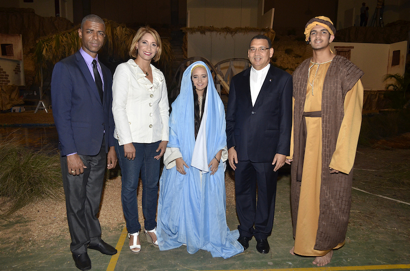 Jovanny González, Wendy Queliz, Lía Fernández, Padre Pedro Francisco Lluveres Javier y Ramón Alcántara.